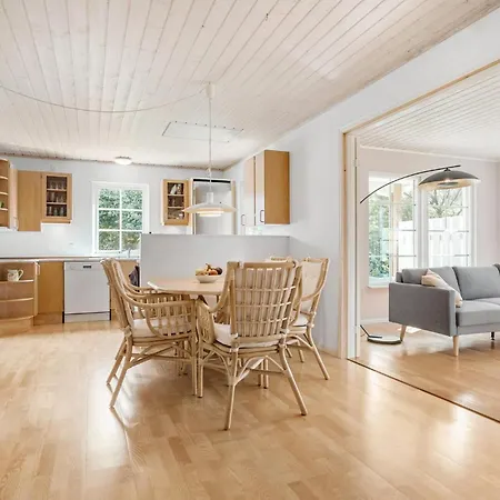 3 Bedroom Cozy In Nyaraló
