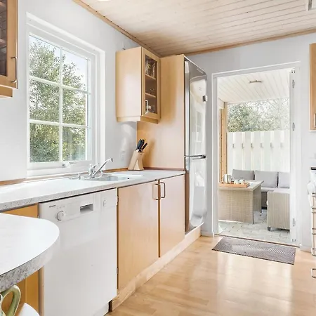 Nyaraló 3 Bedroom Cozy In