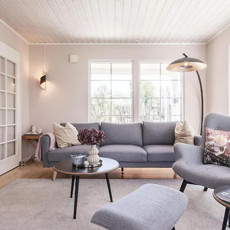 3 Bedroom Cozy In