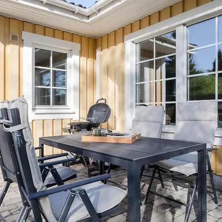 3 Bedroom Cozy In *
